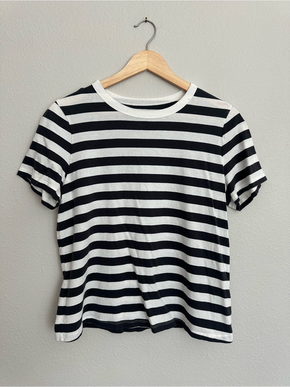 Old Navy Women’s Black & White Striped Short Sleeve Tee